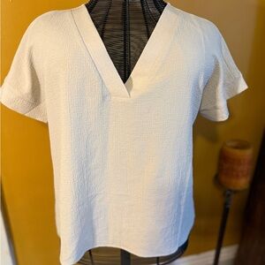 Zenana Outfitters Cream V-Neck Short Sleeve Top